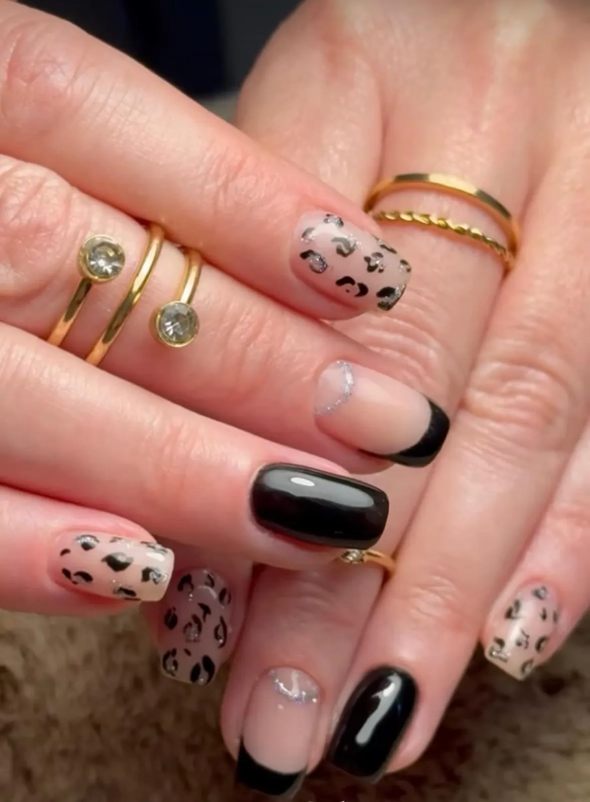 French noir et léopard avec paillettes argentées — Fanny Ohana Nails