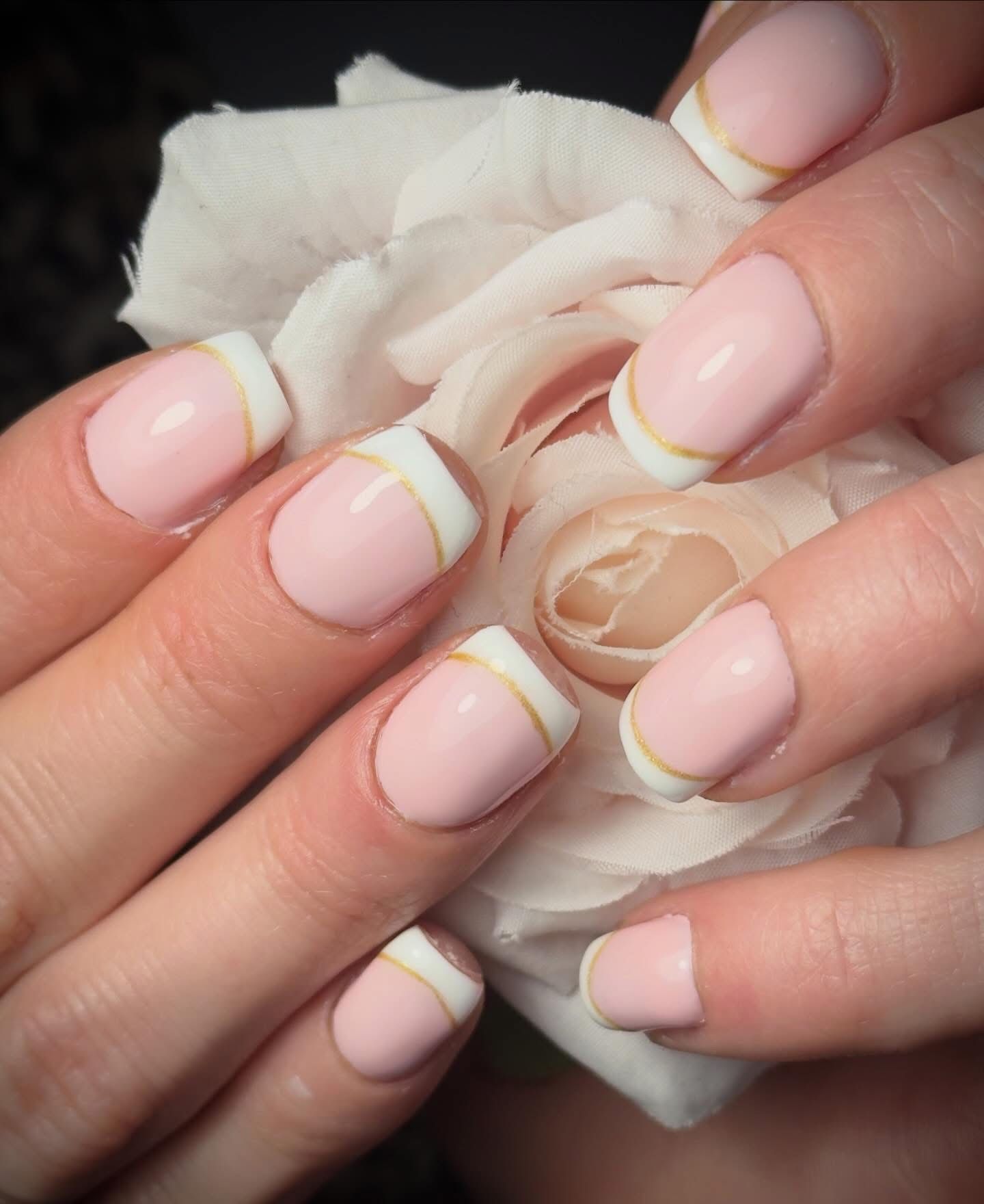 French manucure dorée élégante — Fanny Ohana Nails