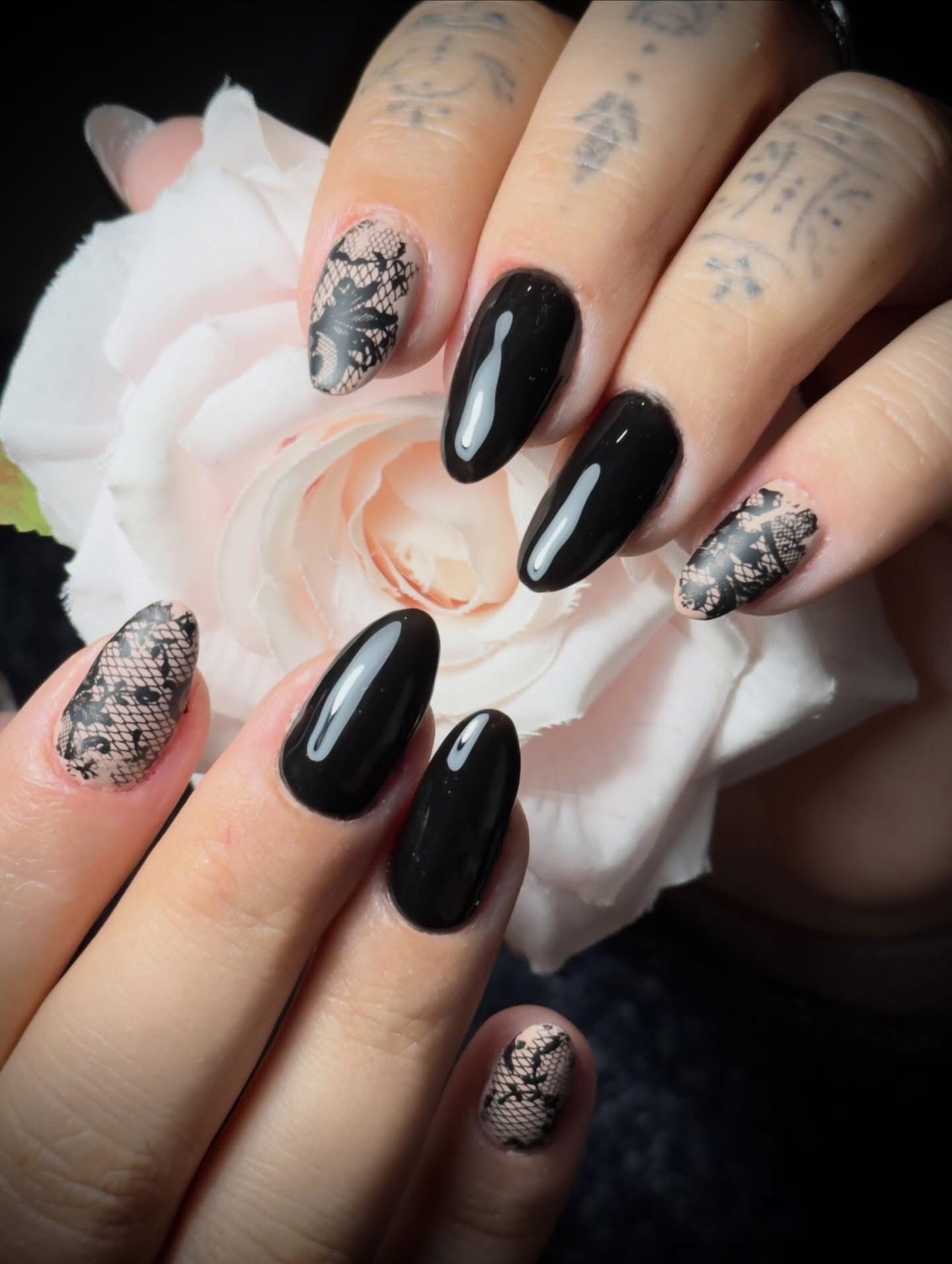 Nail art dentelle noir — Fanny Ohana Nails