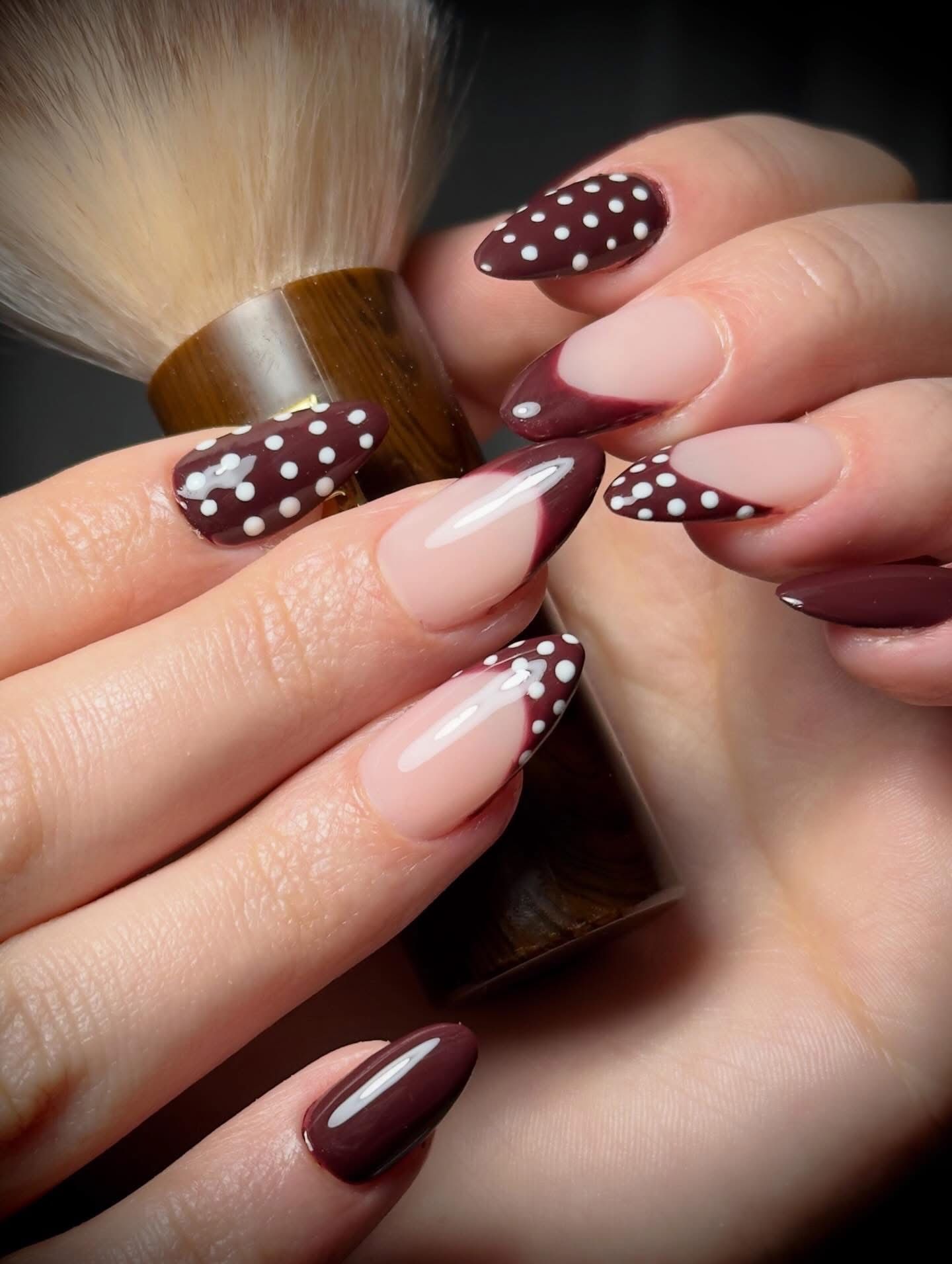 Nail art floral bordeaux — Fanny Ohana Nails